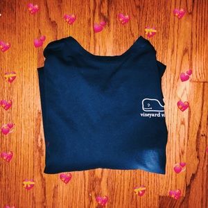 Navy Vineyard Vines t shirt